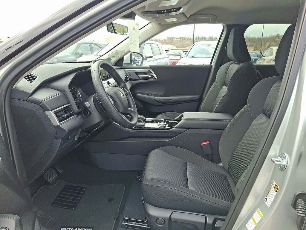 2026 Mitsubishi Outlander ES