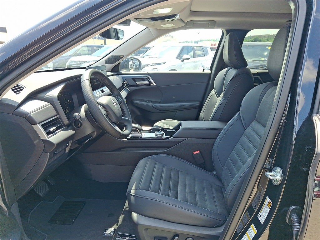 2025 Mitsubishi Outlander SE TECH