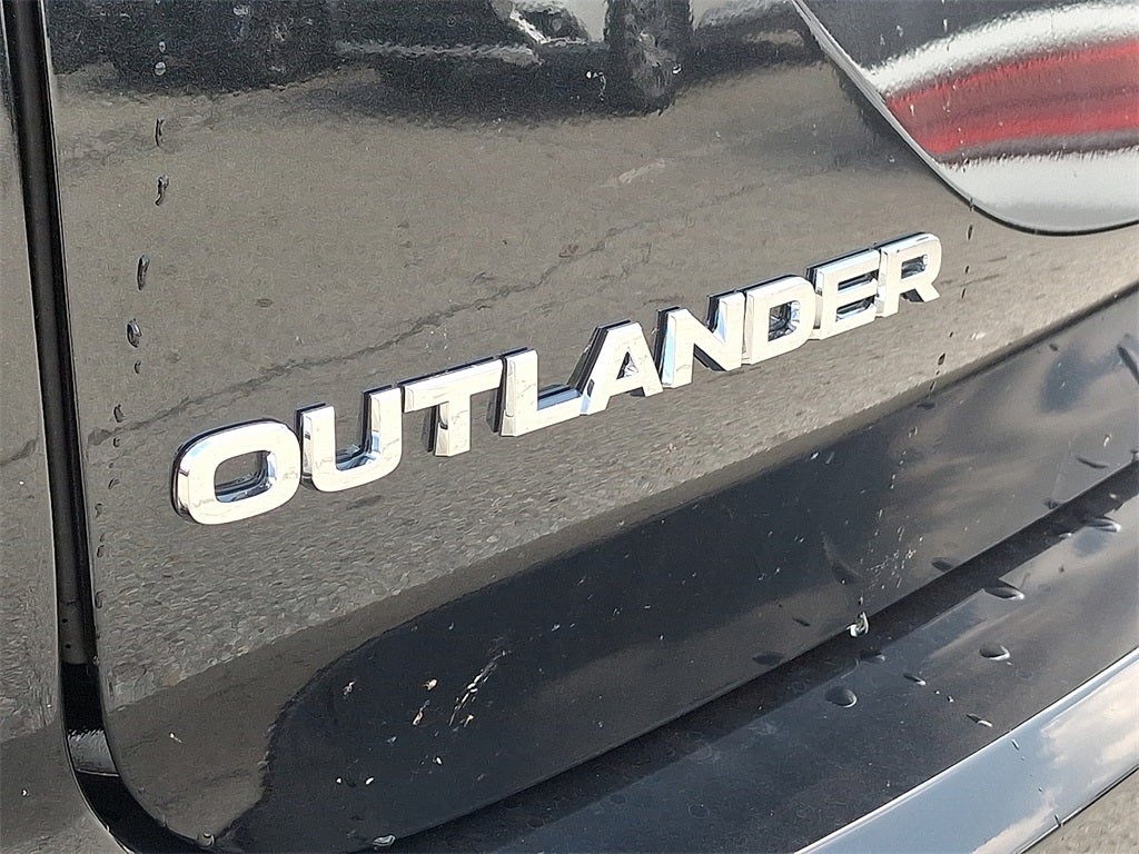 2025 Mitsubishi Outlander SE