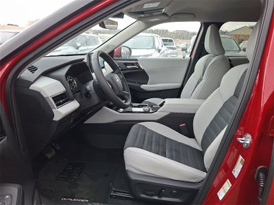 2026 Mitsubishi Outlander SE