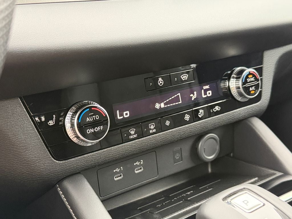 2026 Mitsubishi Outlander LE