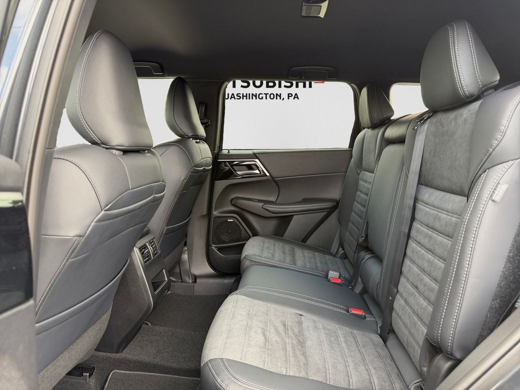 2026 Mitsubishi Outlander LE