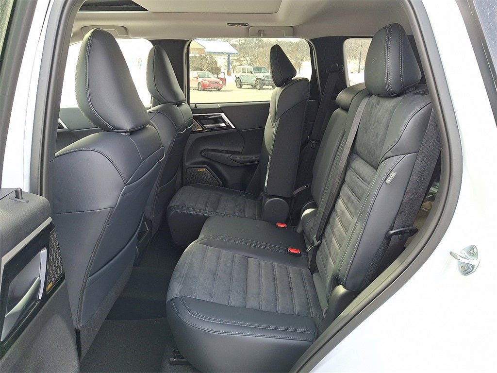 2026 Mitsubishi Outlander SE TECH