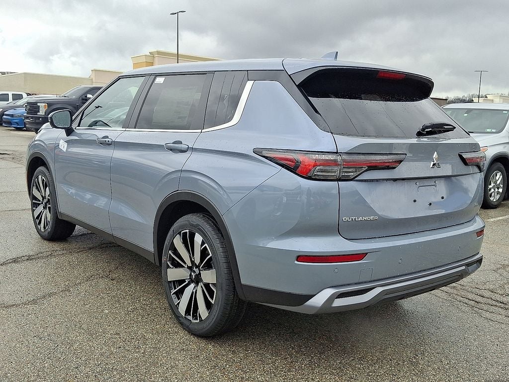 2026 Mitsubishi Outlander SE Tech