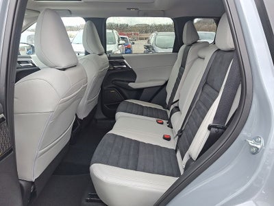 2026 Mitsubishi Outlander SE Tech