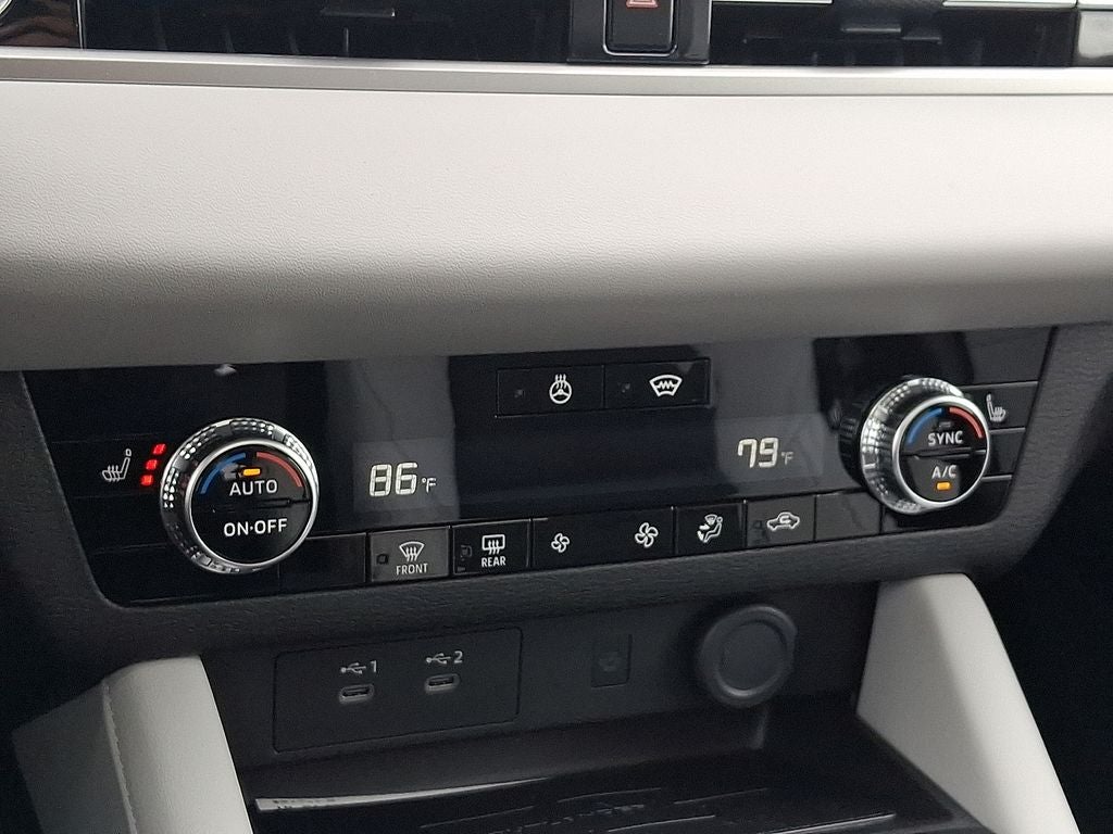 2026 Mitsubishi Outlander SE Tech