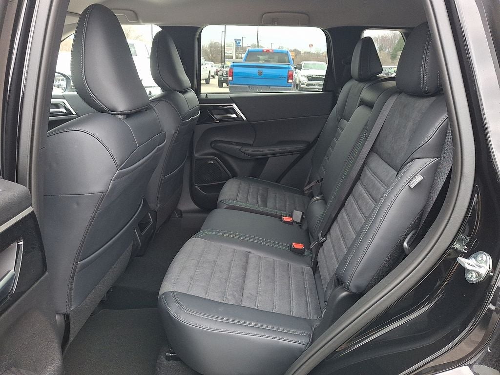 2026 Mitsubishi Outlander SE