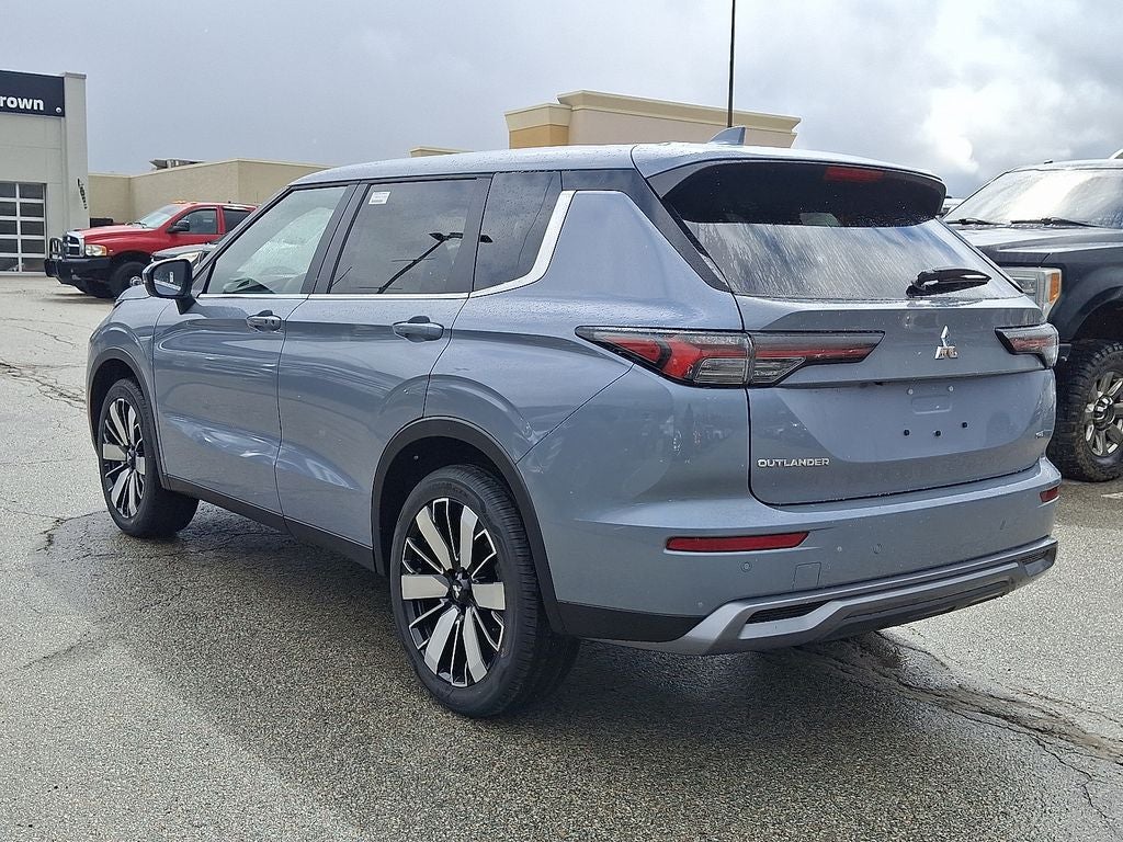 2026 Mitsubishi Outlander SE Tech