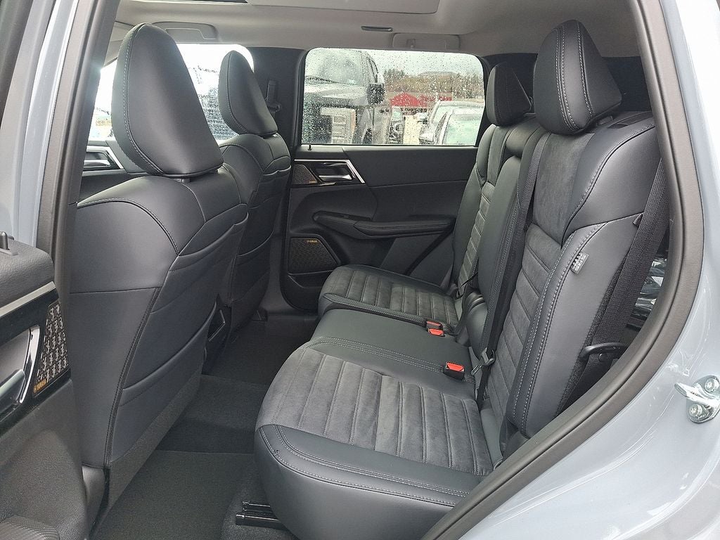 2026 Mitsubishi Outlander SE Tech