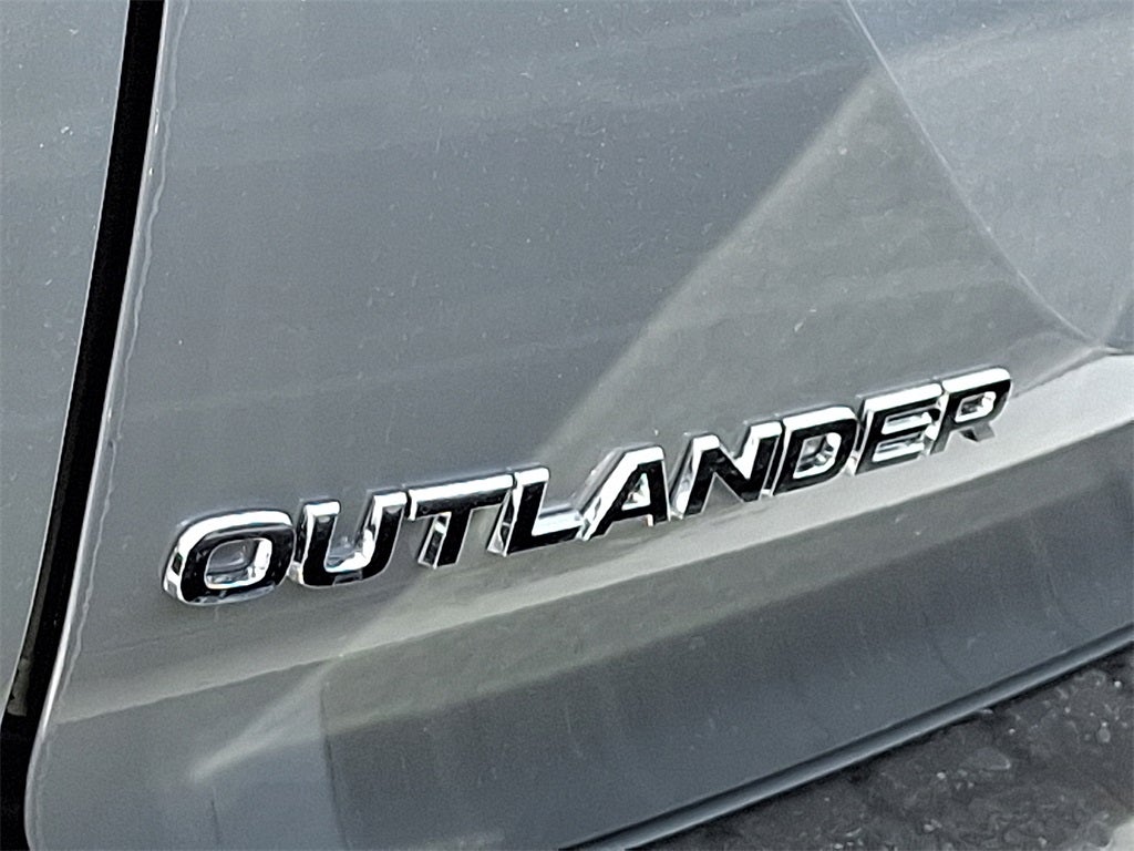 2026 Mitsubishi Outlander Base