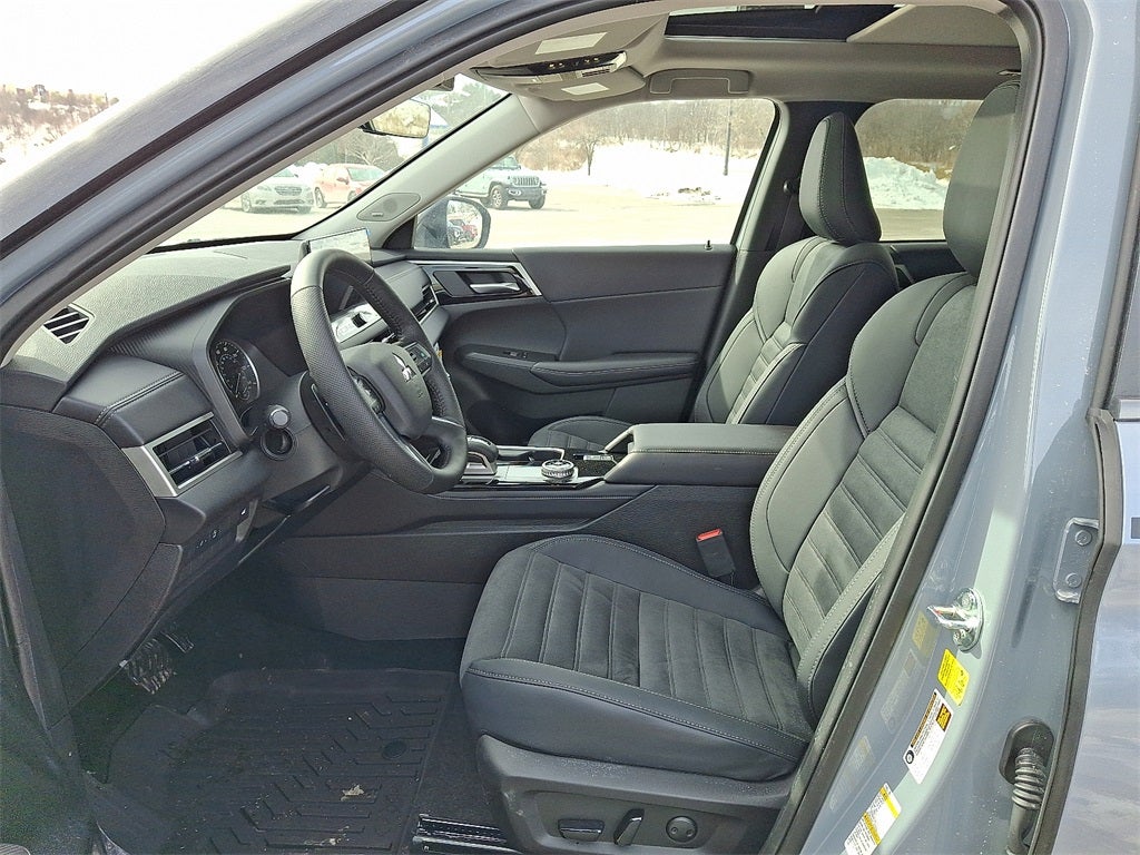 2026 Mitsubishi Outlander Base