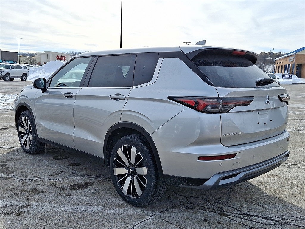 2026 Mitsubishi Outlander SE TECH