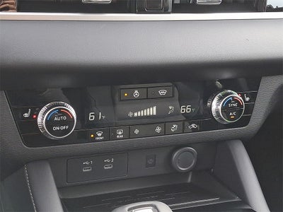 2026 Mitsubishi Outlander SE TECH