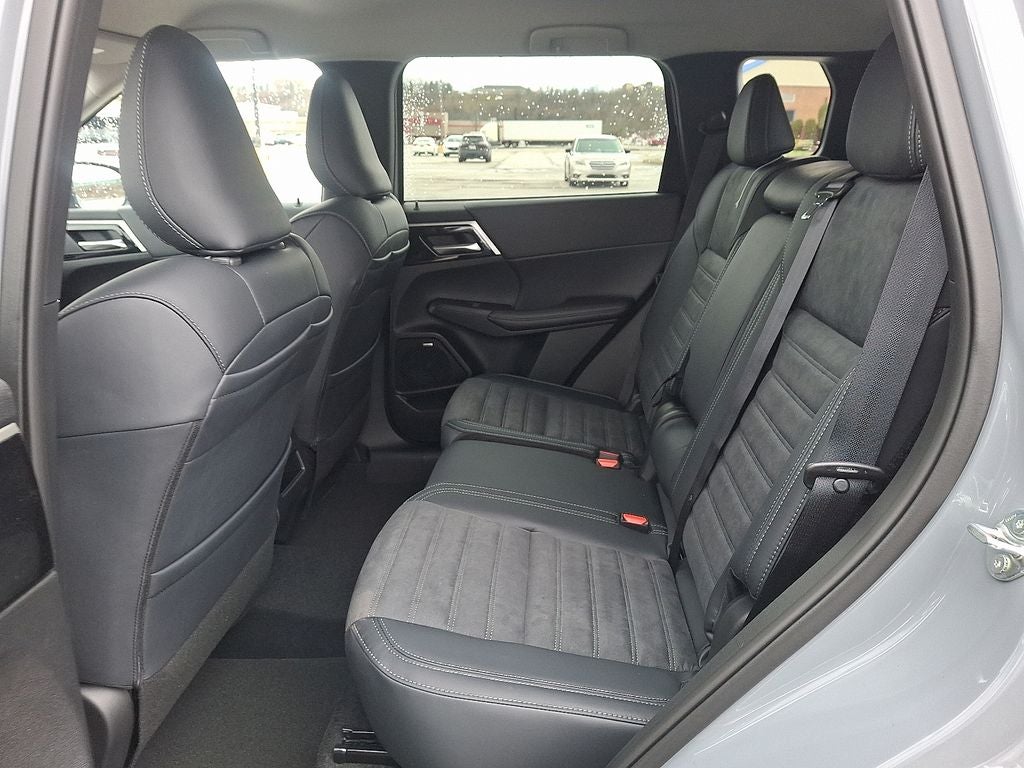 2026 Mitsubishi Outlander SE