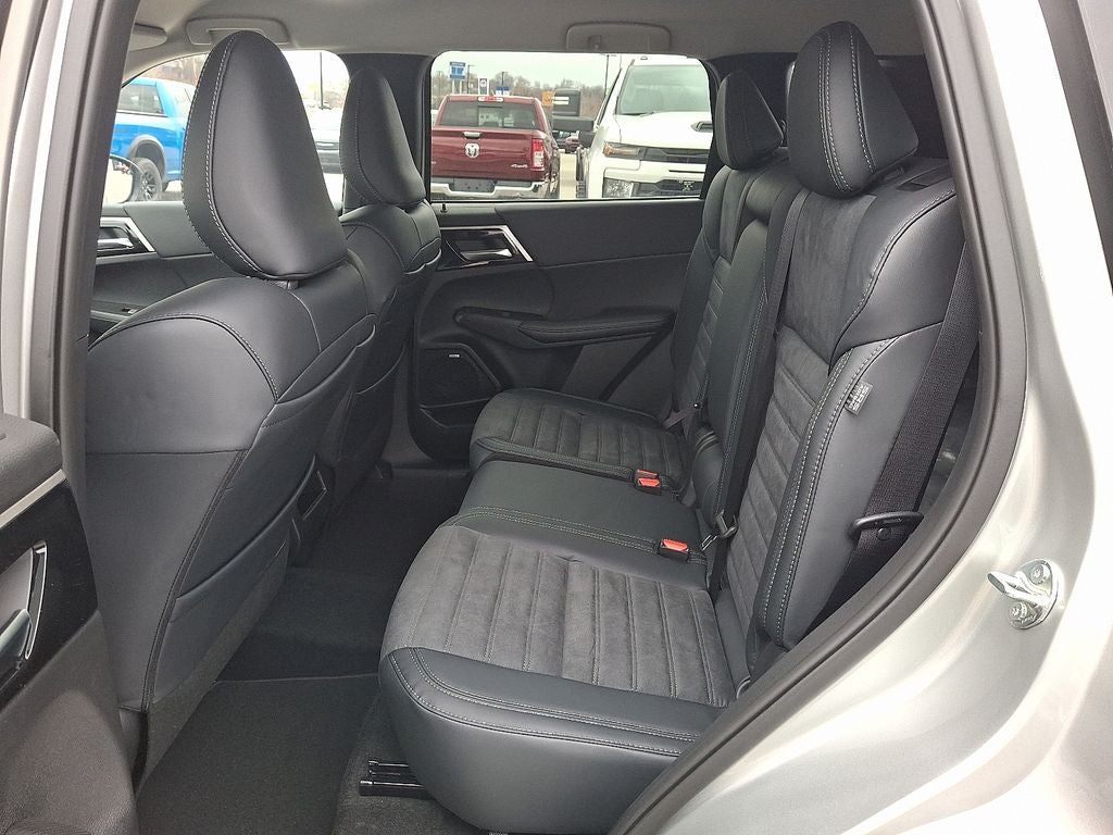 2026 Mitsubishi Outlander SE