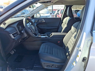 2026 Mitsubishi Outlander Base