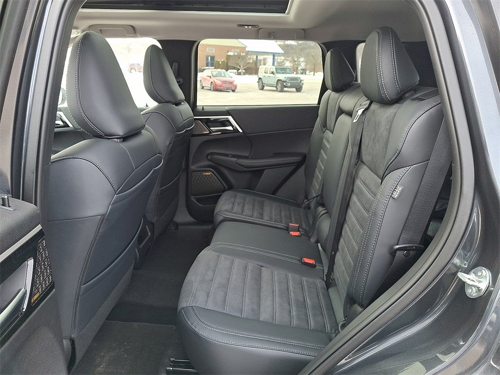 2026 Mitsubishi Outlander SE