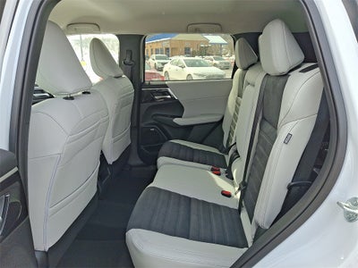 2026 Mitsubishi Outlander SE