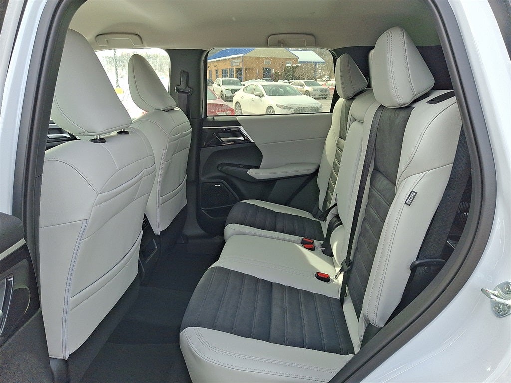 2026 Mitsubishi Outlander SE