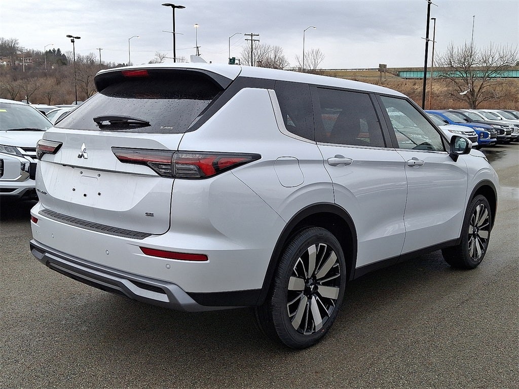 2026 Mitsubishi Outlander Base