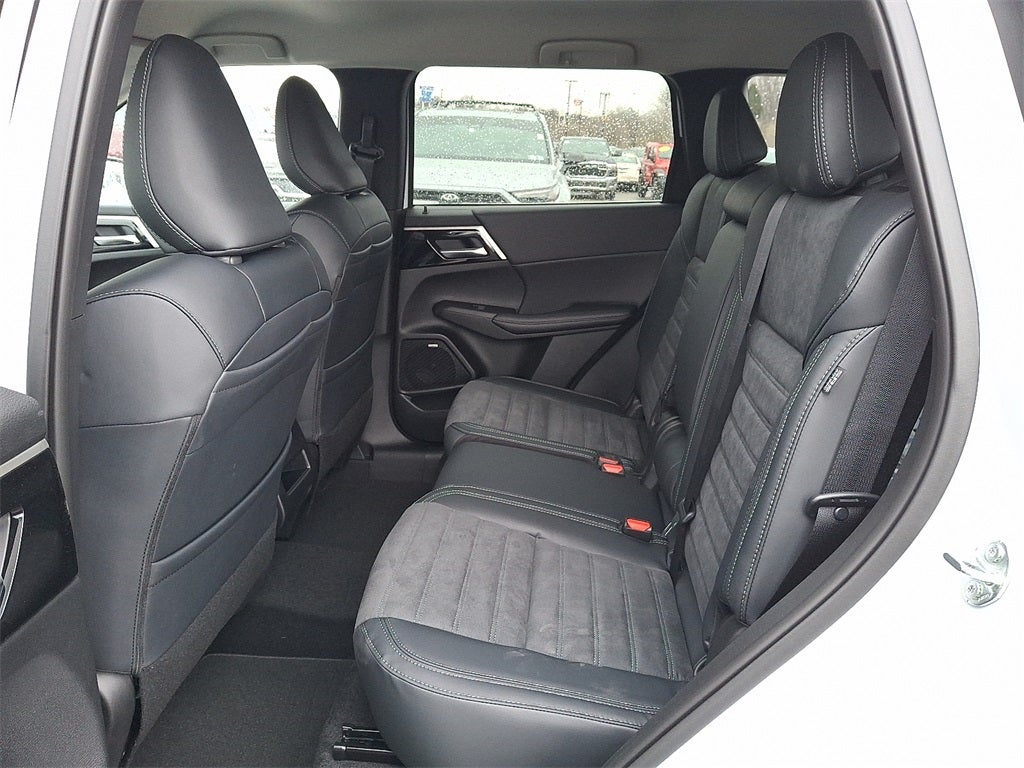 2026 Mitsubishi Outlander Base