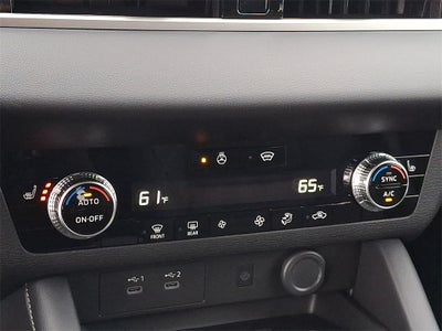 2026 Mitsubishi Outlander Base