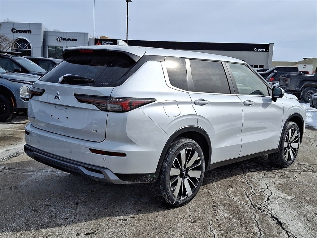 2026 Mitsubishi Outlander SE