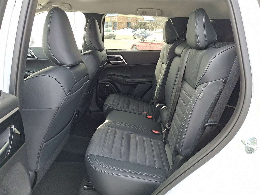 2026 Mitsubishi Outlander SE