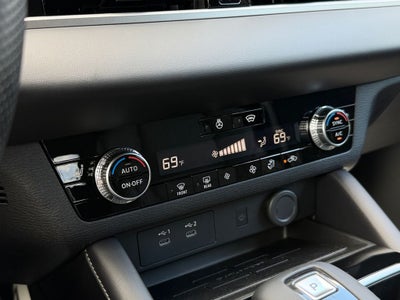 2026 Mitsubishi Outlander Base