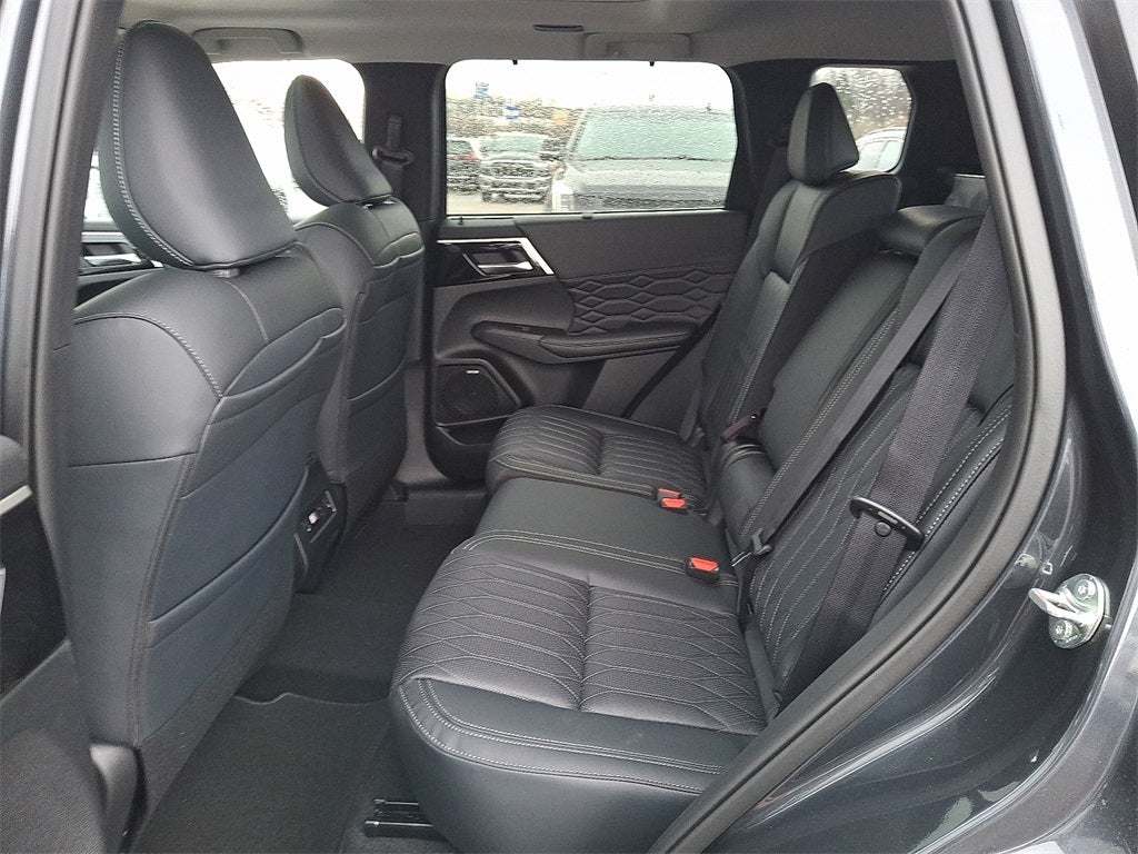 2026 Mitsubishi Outlander Base