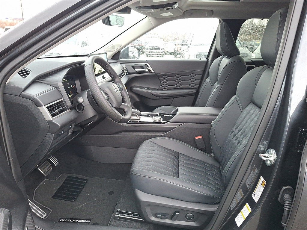 2026 Mitsubishi Outlander Base