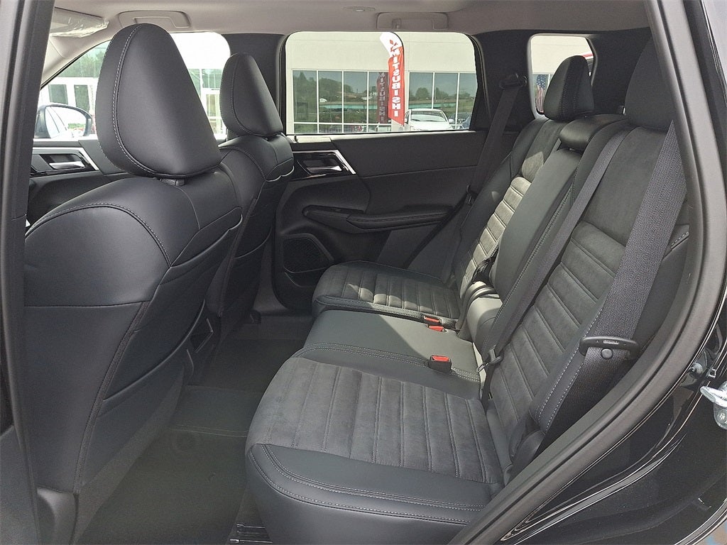 2025 Mitsubishi Outlander PHEV SE